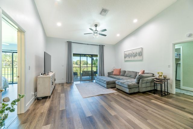 5142 Fountains Drive S, Greenacres, FL 33467
