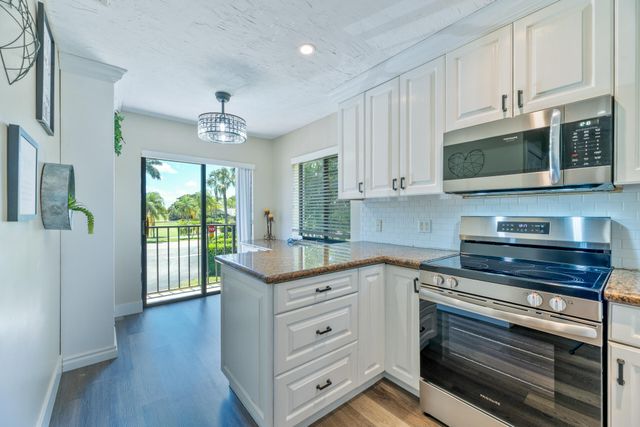 5142 Fountains Drive S, Greenacres, FL 33467