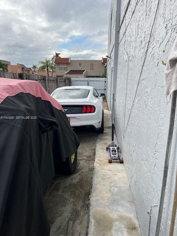 4211 W 10th Ln, Hialeah, FL 33012