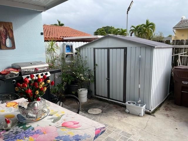 4211 W 10th Ln, Hialeah, FL 33012