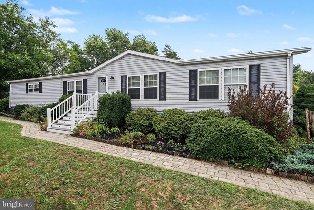 303 DALLAS DR, Grantville, PA 17028