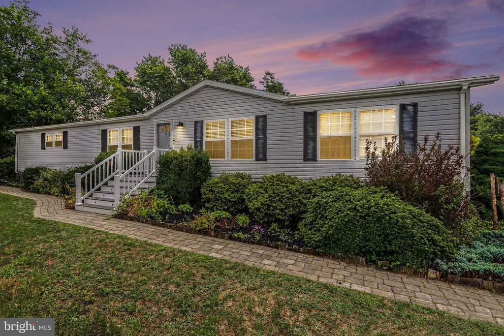 303 DALLAS DR, Grantville, PA 17028