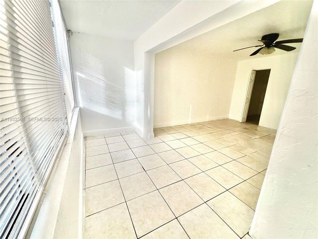 1305 W 46th St 121, Hialeah, FL 33012