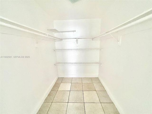 1305 W 46th St 121, Hialeah, FL 33012