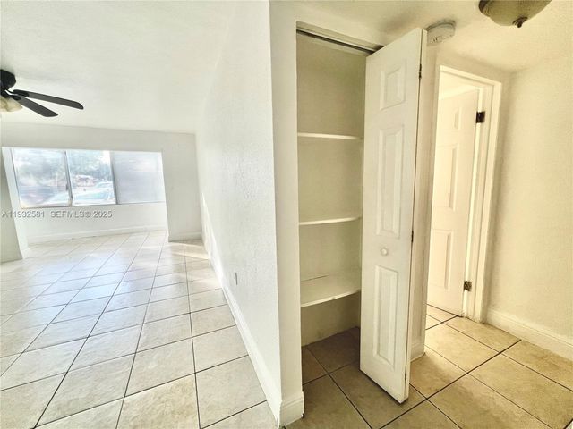 1305 W 46th St 121, Hialeah, FL 33012