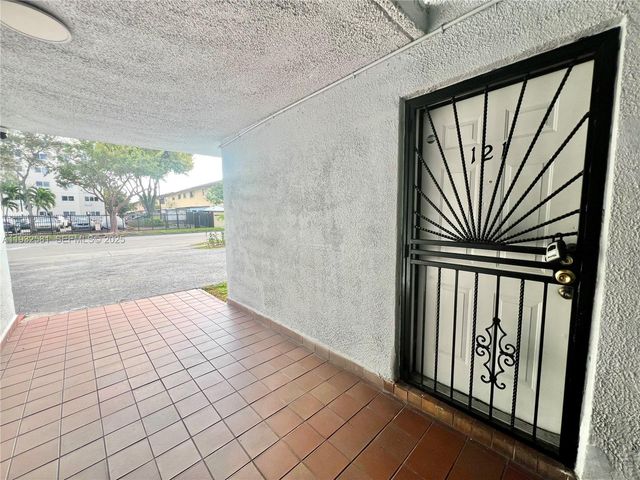 1305 W 46th St 121, Hialeah, FL 33012