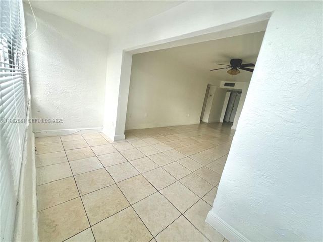 1305 W 46th St 121, Hialeah, FL 33012