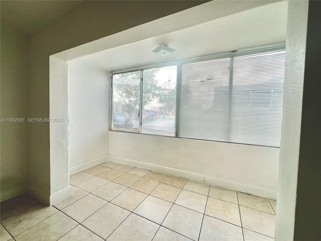 1305 W 46th St 121, Hialeah, FL 33012