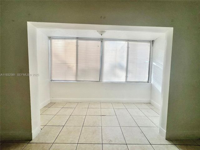 1305 W 46th St 121, Hialeah, FL 33012