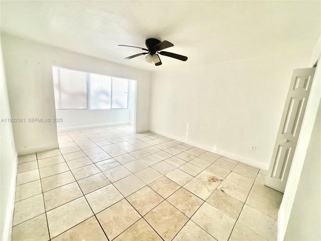 1305 W 46th St 121, Hialeah, FL 33012