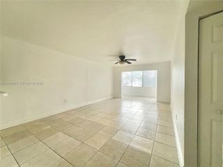 1305 W 46th St 121, Hialeah, FL 33012