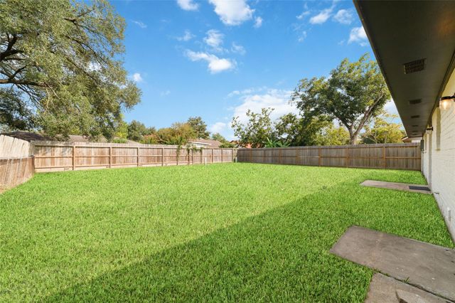 7706 Deadwood Drive, Houston, TX 77040