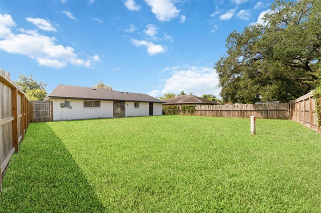 7706 Deadwood Drive, Houston, TX 77040