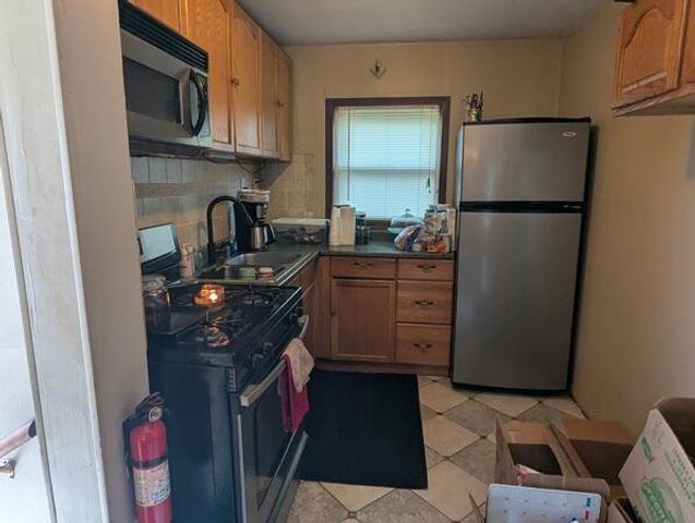 646 S Francis Avenue, Lansing, MI 48912