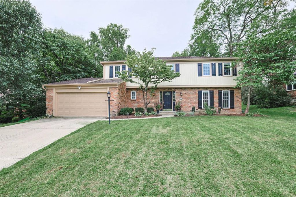 427 Flemridge Court, Wyoming, OH 45231