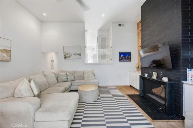 1915 Rockefeller Lane E, Redondo Beach, CA 90278