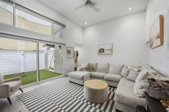 1915 Rockefeller Lane E, Redondo Beach, CA 90278