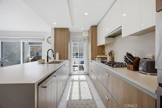 1915 Rockefeller Lane E, Redondo Beach, CA 90278