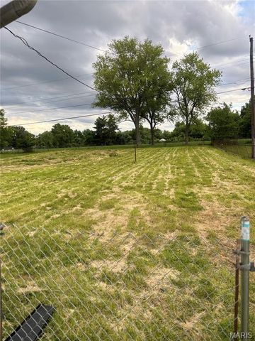 1020 Farmview Drive, Unincorporated, MO 63138