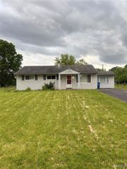 1020 Farmview Drive, Unincorporated, MO 63138