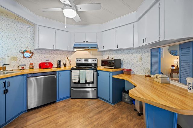 5529 GOLDEN GATE BOULEVARD, Polk City, FL 33868