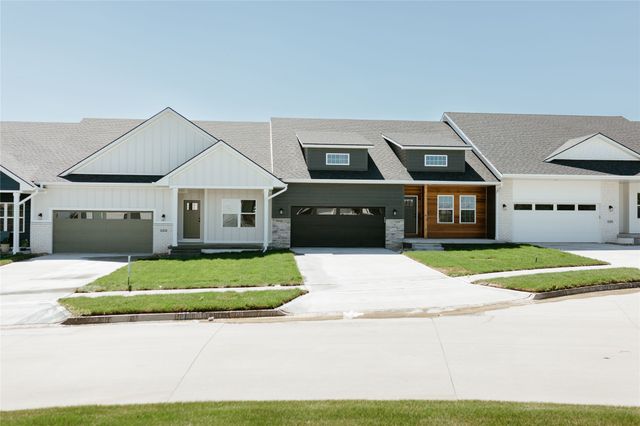1401 E 28th Street, Norwalk, IA 50211