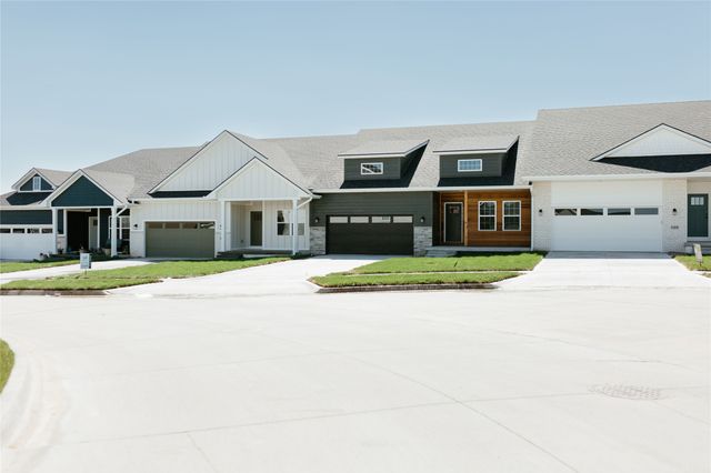 1401 E 28th Street, Norwalk, IA 50211