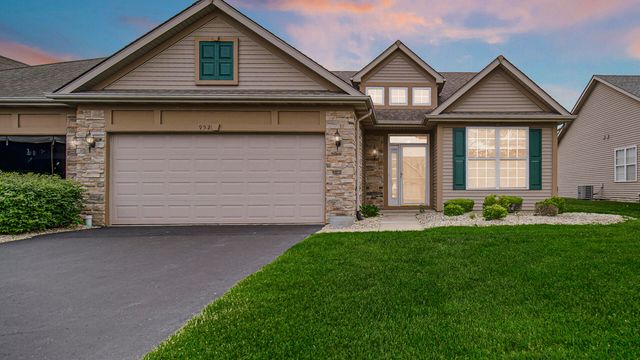 952 Portrait Place, Dyer, IN 46311