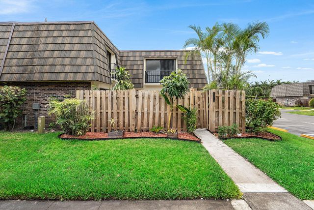 1534 FOREST LAKES Circle D, West Palm Beach, FL 33406