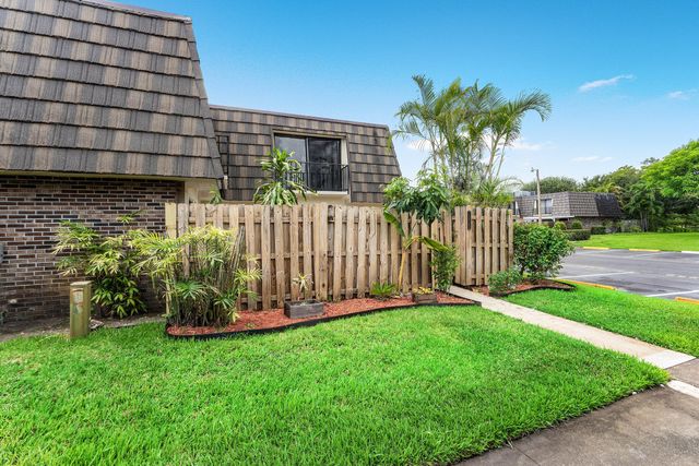 1534 FOREST LAKES Circle D, West Palm Beach, FL 33406