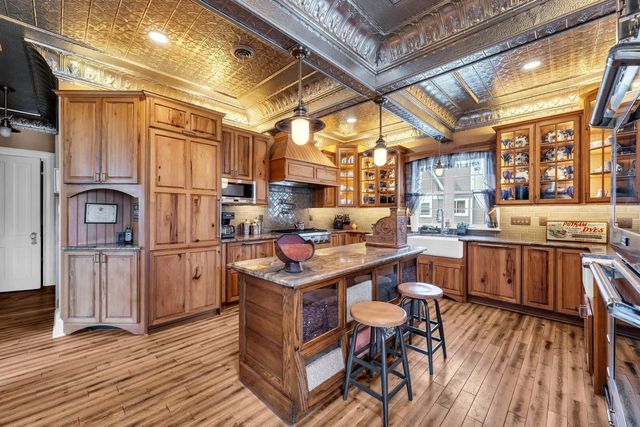 1037 College AVENUE, Racine, WI 53403