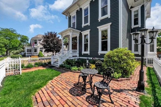 1037 College AVENUE, Racine, WI 53403
