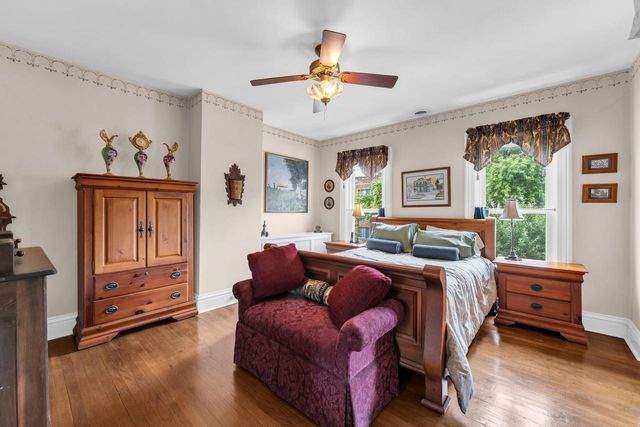 1037 College AVENUE, Racine, WI 53403