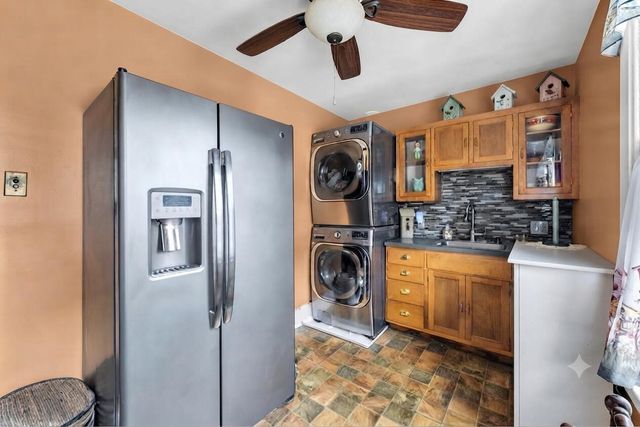 1037 College AVENUE, Racine, WI 53403