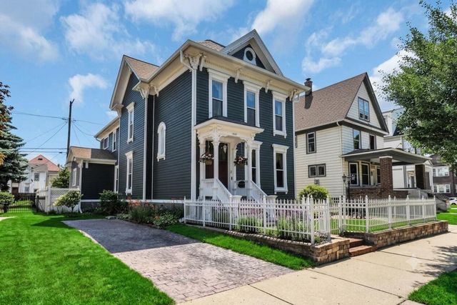 1037 College AVENUE, Racine, WI 53403