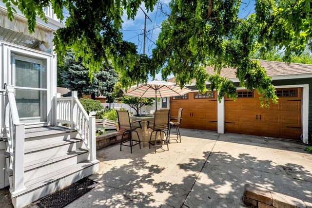 1037 College AVENUE, Racine, WI 53403