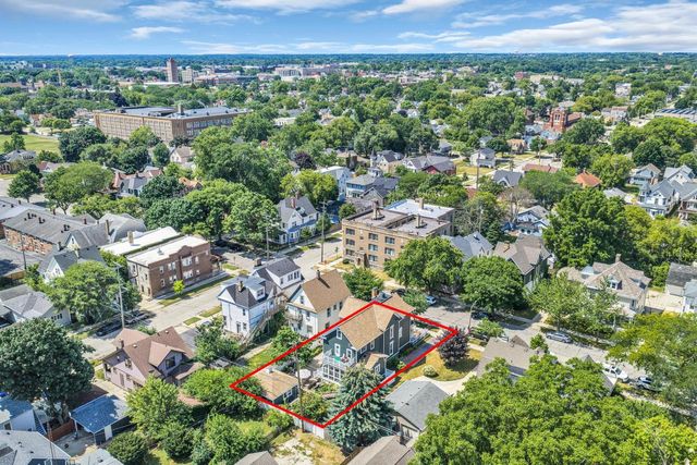 1037 College AVENUE, Racine, WI 53403