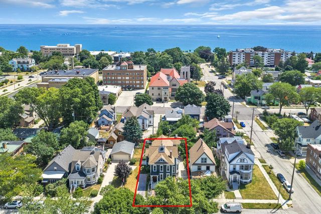 1037 College AVENUE, Racine, WI 53403