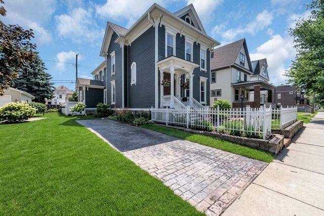 1037 College AVENUE, Racine, WI 53403