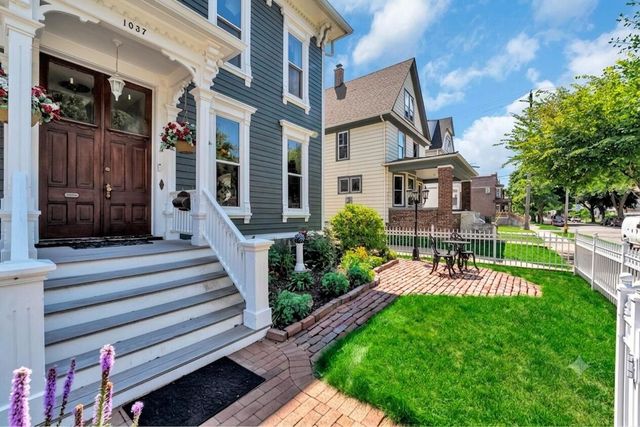 1037 College AVENUE, Racine, WI 53403