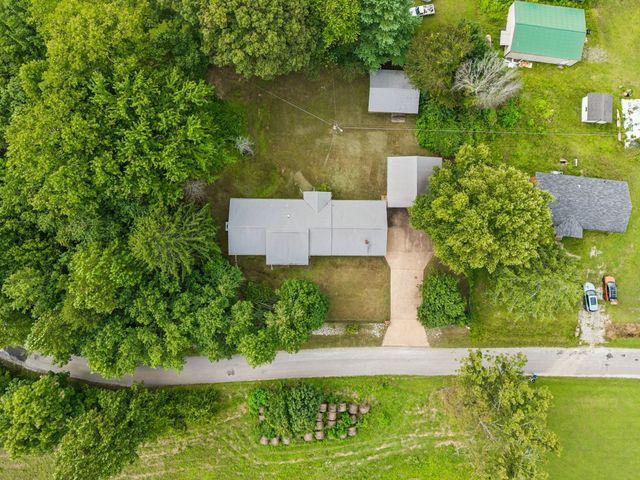 588 Sweeton Hill Rd, Coalmont, TN 37313