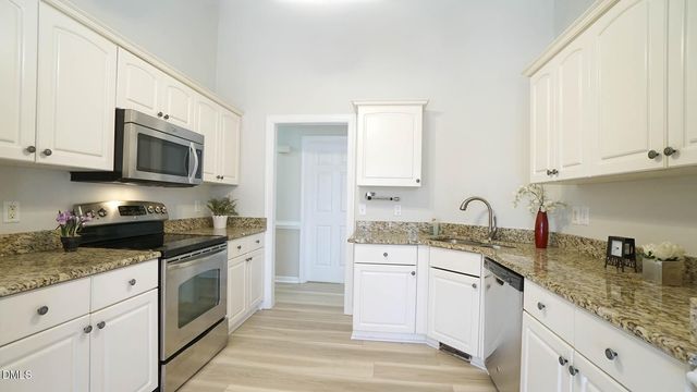 400 Knolls View Drive, Fuquay Varina, NC 27526