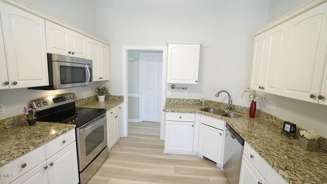 400 Knolls View Drive, Fuquay Varina, NC 27526