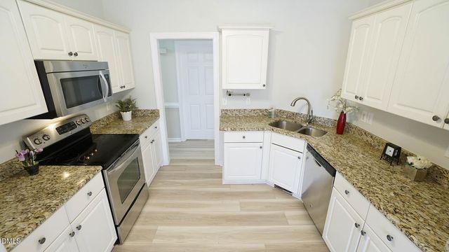 400 Knolls View Drive, Fuquay Varina, NC 27526