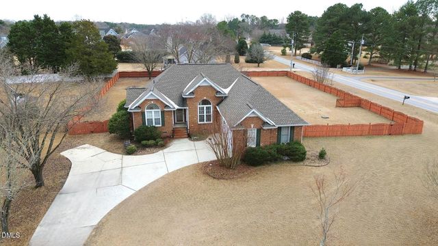 400 Knolls View Drive, Fuquay Varina, NC 27526