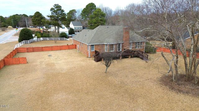 400 Knolls View Drive, Fuquay Varina, NC 27526