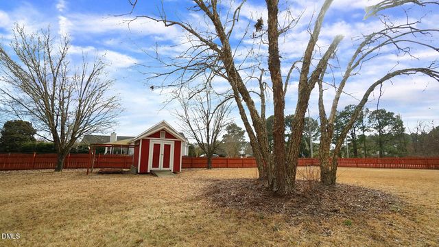 400 Knolls View Drive, Fuquay Varina, NC 27526