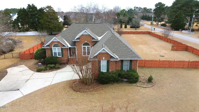 400 Knolls View Drive, Fuquay Varina, NC 27526