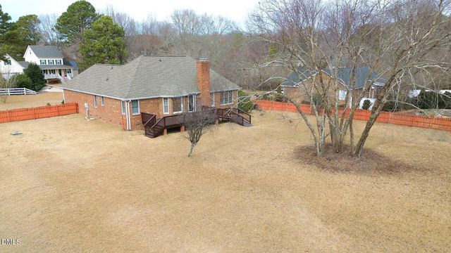 400 Knolls View Drive, Fuquay Varina, NC 27526
