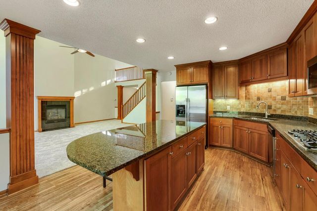 1598 Summit Shores Circle, Burnsville, MN 55306